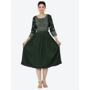 generic women's casual rayon 3 4th sleeves kurti (green)