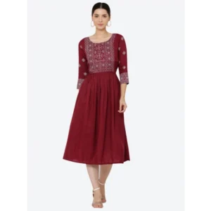 generic women's casual rayon 3 4th sleeves kurti (maroon)